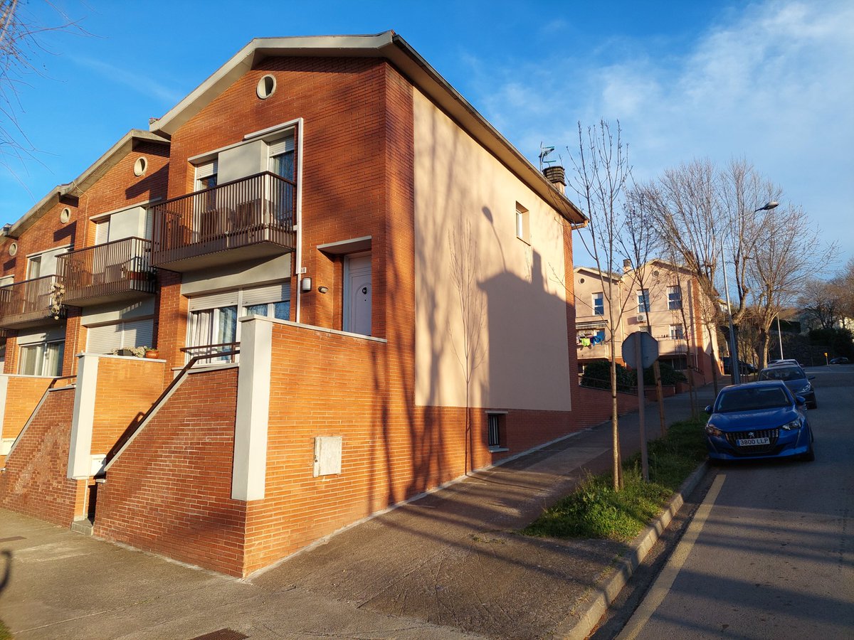 Cubus_Immo's tweet photo. CASA CANTONERA DE 4 HABITACIONS
 
📍 Olot. Mas Bernat
🔑Venda
🛁 Bany i lavabo
🌳 Pati
☀ Molt assolellada
🌡 Calefacció gas natural i aire condicionat
🚗 Garatge per 2 cotxes
🏷 235.000 € 
   
👉 Contacta'ns!   
 
#Cubus_Immo #Garrotxa #Olot #ZonaVolcanica https://t.co/rbmY4GZ6a4