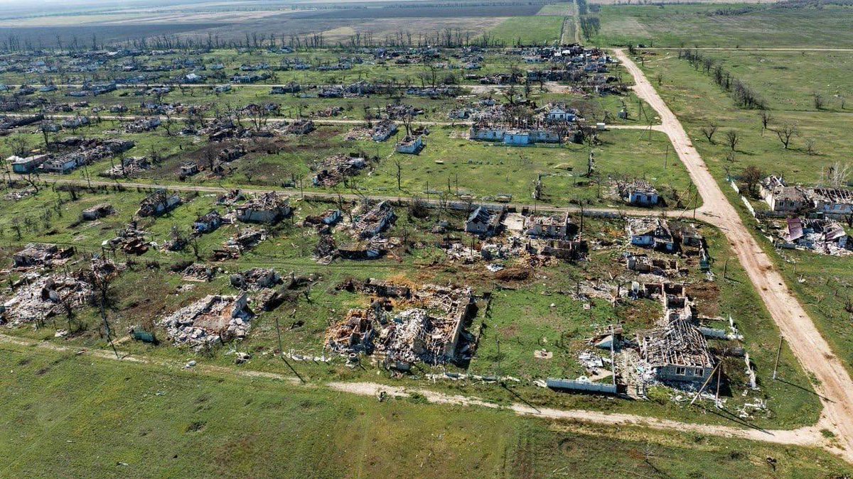 DefenceU's tweet image. A hallmark of the «russian world». Blahodatne village, Mykolaiv region. Not a single house remains. In the past year, the russians left hundreds of towns and villages in Ukraine abandoned and lying in ruins.