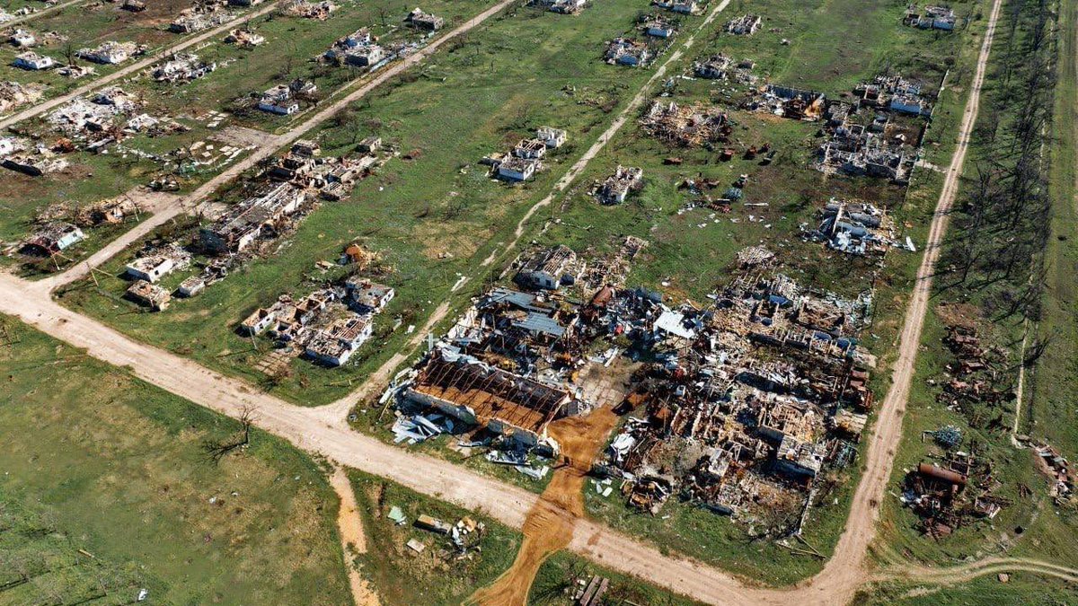 DefenceU's tweet image. A hallmark of the «russian world». Blahodatne village, Mykolaiv region. Not a single house remains. In the past year, the russians left hundreds of towns and villages in Ukraine abandoned and lying in ruins.