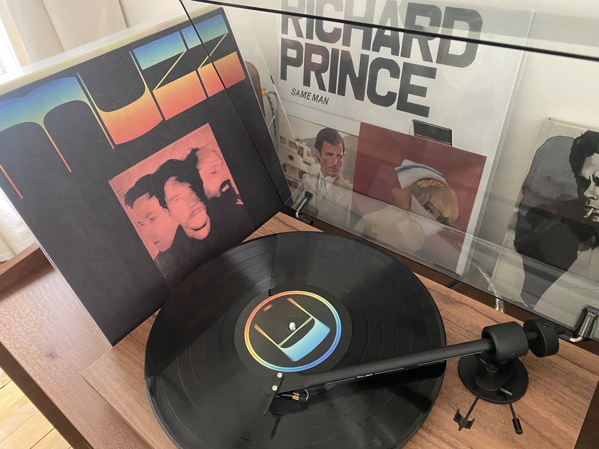 jimbrokenheart's tweet image. #NP #muzz vraiment le meilleur album qu’Interpol n’a pas réussi à faire depuis des lustres