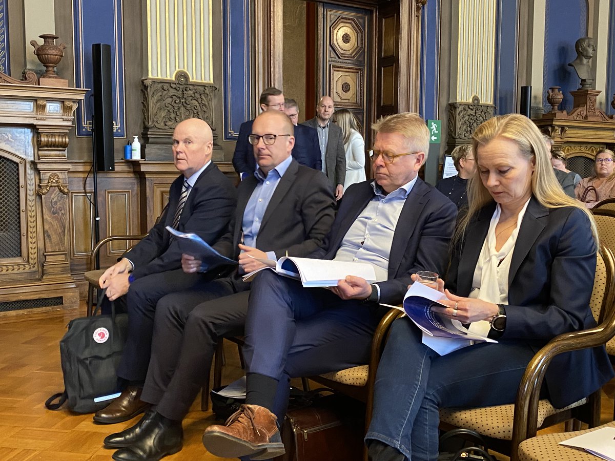 Tänään on työ- ja elinkeinomisteriön Suomen suunta -hankkeen julkistustilaisuus Säätytalolla. Hankkeessa on pohdittu keinoja tuottavuuden ja työpanoksen kasvattamiseksi sekä vahvistamaan työmarkkinajärjestöjen vuoropuhelua 
#SuomenSuunta
#tuottavuus #työllisyys #työmarkkinat