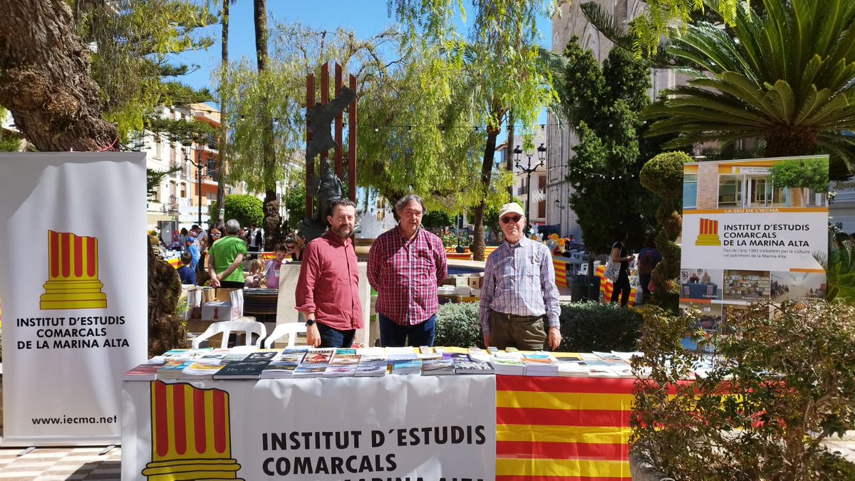 iecmadifusio's tweet photo. Dissabte, estiguérem a #Benissa, a la fira del llibre muntant una paradeta a les TROBADES d'ESCOLES en VALENCIÀ. Molt bon dia i molta gent. Ho passarem genial!

L'Institut d'Estudis Comarcals amb la cultura, el patrimoni i la LLENGUA. #IECMA https://t.co/vylfCqyjCH