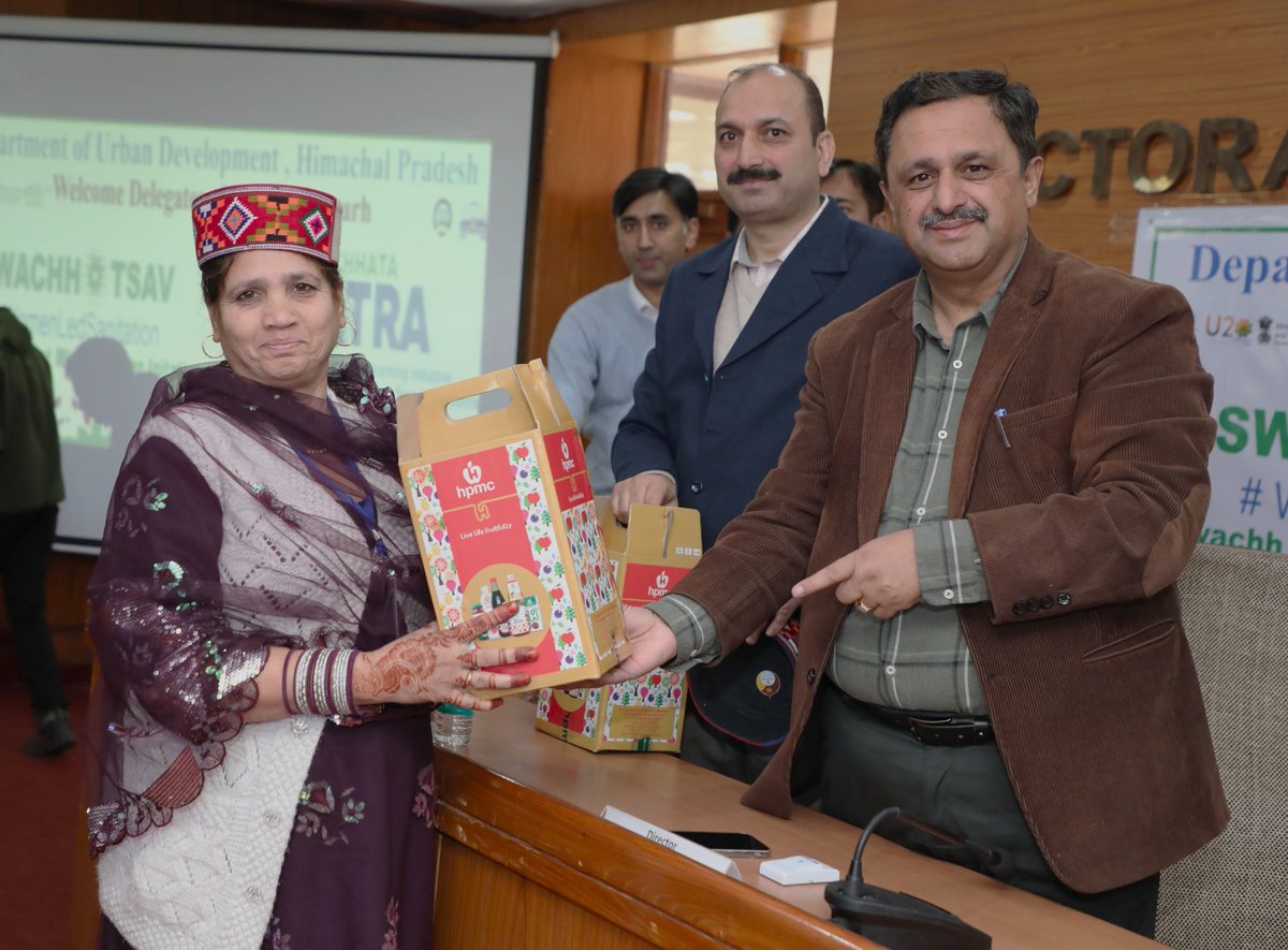 MCChandigarh's tweet photo. Swachhta Yatra reaches Shimla !!

Elated to receive such a warm welcome by Directorate of Urban Development, Himachal Pradesh hosting the Yatra!!

#SwachhataYatra 
#Swachhotsav2023
#IndiaVsGarbage
#WomenLedSwachhata
#SwachhSurvekshan2023Chandigarh
#WomenIconInSwachhata https://t.co/48Gm6QUSWd