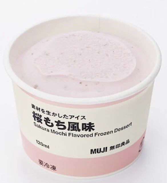 桜もちを食べているような感覚が楽しめる。無印良品の「素材を生かしたアイス 桜もち風味」