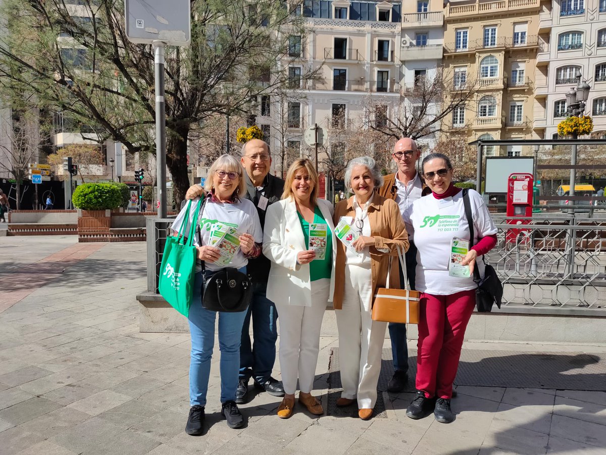 Hoy la concejala de <a href="/DchosSocialesGR/">@DchosSocialesAytoGR</a> <a href="/GrxNuria/">NuriaGutiérrezGRX</a> ha visitado a la asociación <a href="/telefonoespgra/">Teléfono Esperanza de Granada</a> en la Fuente de las Batallas con motivo del Día de la Escucha