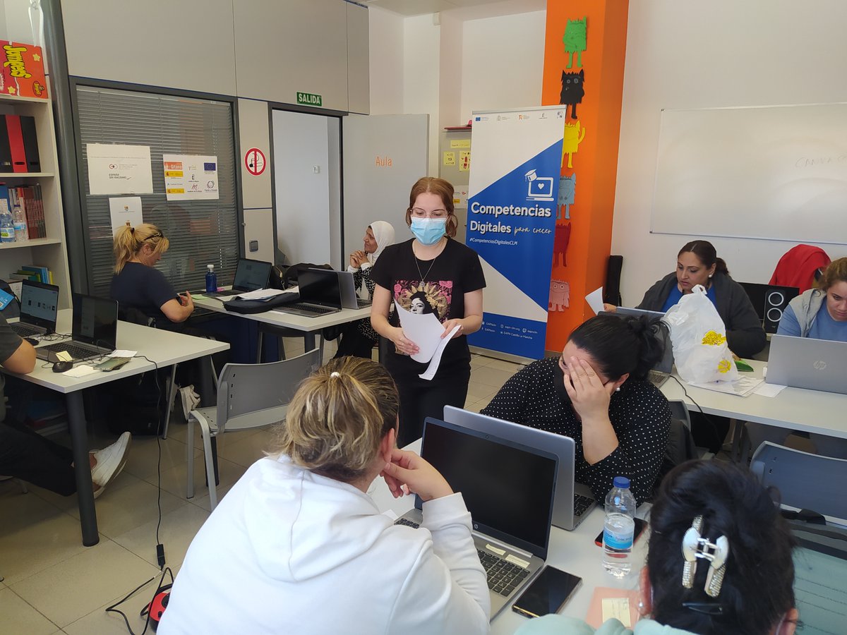 gitanos_org_CU's tweet photo. Comenzamos la última semana de la formación de Competencias Digitales para crecer de la EAPN, #CompetenciasDigitalesCLM - Financiado por la Unión Europea- #NextGenerationEu   Con el apoyo y financiación de la @juntadecastillalamancha con la Consejería de #BienestarSocialCLM https://t.co/V6c4ykOELj