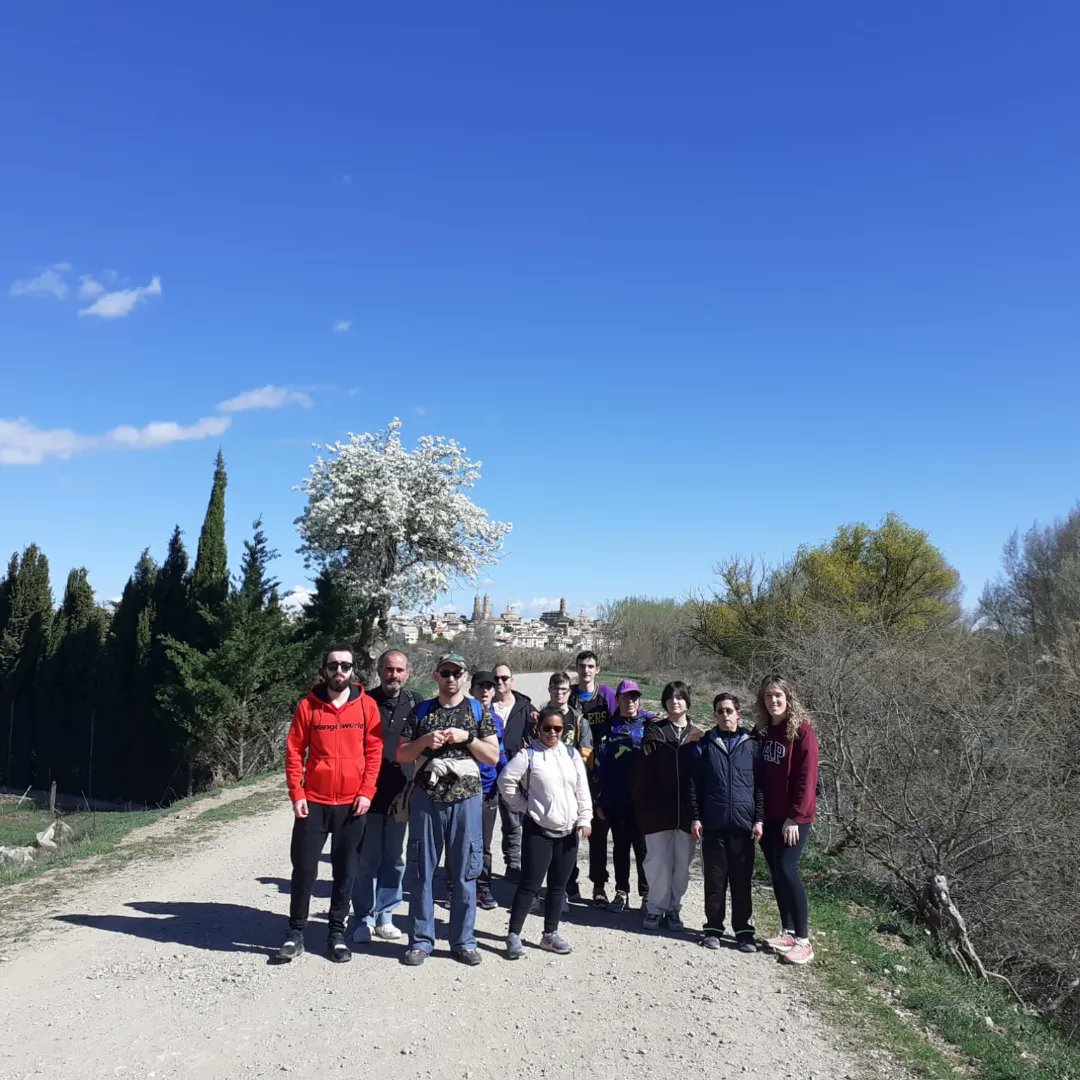 AsocAMIMET's tweet photo. Ayer domingo, fuimos de paseo saludable con #AMIMET a la Ermita de Villar de Corella.

Disfrutemos de un paseo muy agradable junto a una recompensa.
¿Sabéis cual es?.... un almuerzo saludable🍎🍎

🗣️"Ve despacio.. y disfruta del camino"

¿Quieres venir a la próximo paseo? https://t.co/kGOLuWmsOa