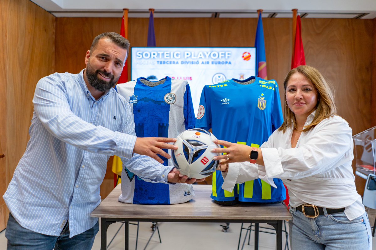 FFIB_oficial's tweet photo. ⚽️ 𝐒𝐎𝐑𝐓𝐄𝐈𝐆 𝐏𝐋𝐀𝐘𝐎𝐅𝐅 𝐀𝐒𝐂𝐄𝐍𝐒 𝐓𝐄𝐑𝐂𝐄𝐑𝐀 𝐃𝐈𝐕𝐈𝐒𝐈𝐎́ @AirEuropa 

➡️ @cefelanitx 🆚 @cealaior diumenge 2 a les 10:00h camp Penya Arrabal

➡️ @ue_alcudia 🆚 @InterIbiza diumenge 2 a les 12:30h camp Penya Arrabal

https://t.co/kRCa0IUWB5

#4Illes1Futbol https://t.co/XdULpx6nAN