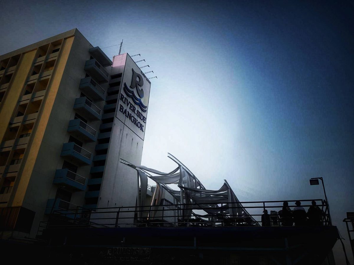 deknoi4t's tweet photo. เมืองกรุงฯ อันแสนวุ่นว่าย
*** ครึ่งปีผ่านไป พึ่งจะได้กลับมาเยือน ***
*** โรงแรมก็เต็มอีก นอนไหนดีวะเนี้ย *** https://t.co/g3JqIZi9LO