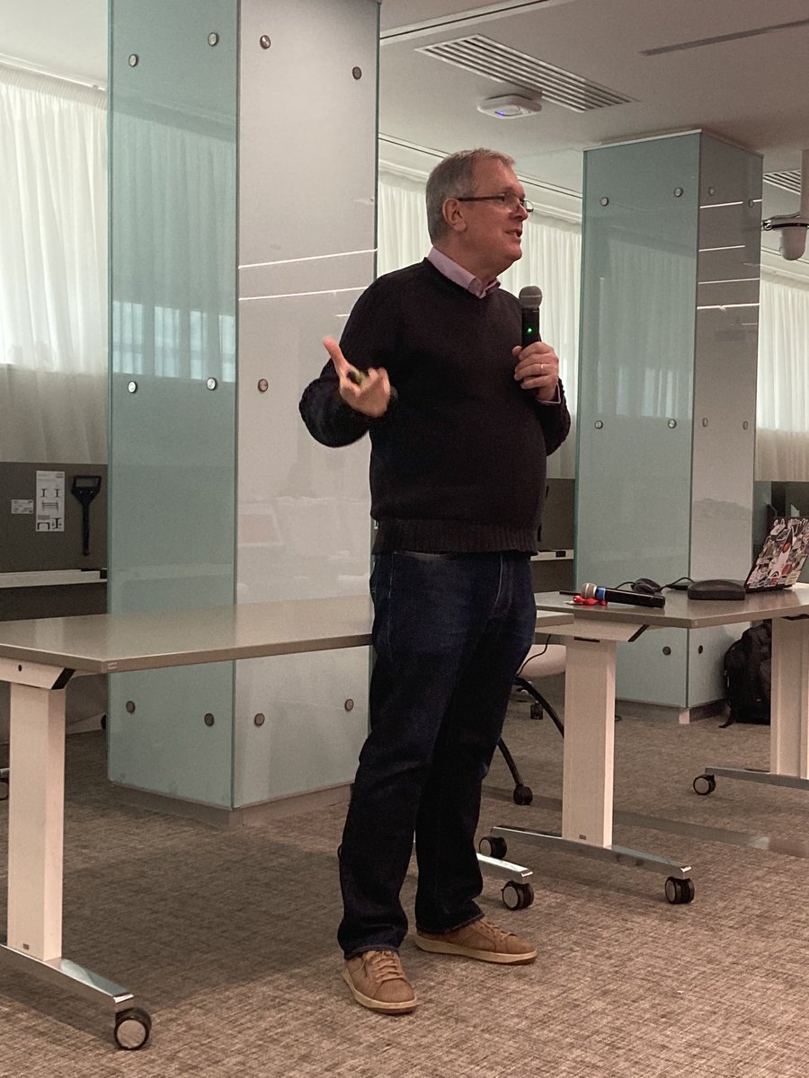 descampsf's tweet photo. Aujourd’hui nous avons le plaisir d’accueillir @JosePaumard chez @AXAJobs_fr pour parler #loom #java #programmation #concurrente ! #RaiseTheBar #AxaGuildeDev https://t.co/wQZ3hqWBV5