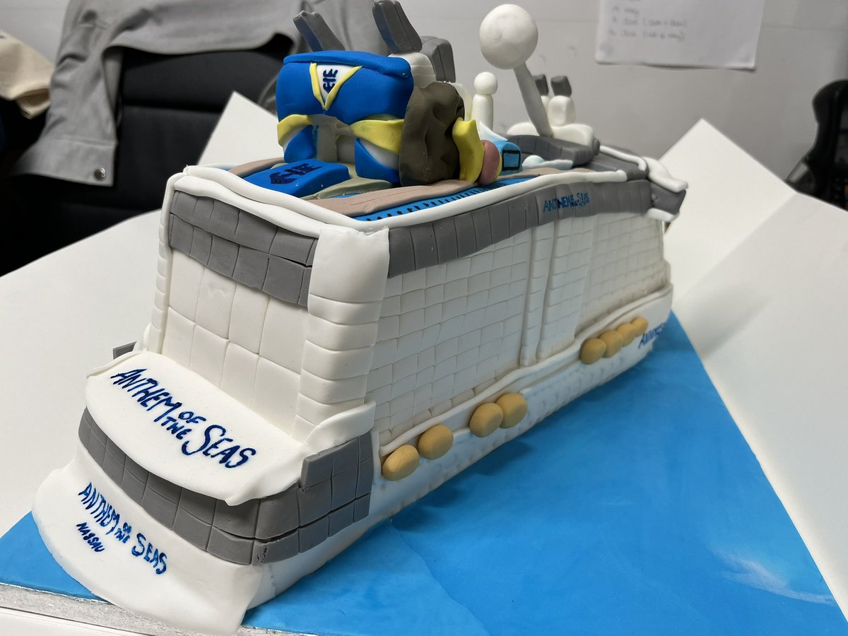Luke_Cordon's tweet photo. @RoyalCaribbean @MyRoyalUK isn’t my 30th birthday cake just amazing? 😍@ByCharmes 👇 https://t.co/qEMjo7gsMx