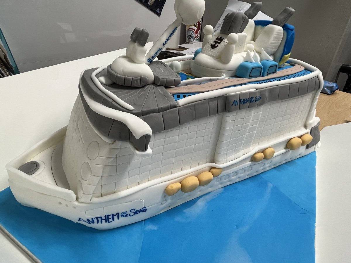 Luke_Cordon's tweet photo. @RoyalCaribbean @MyRoyalUK isn’t my 30th birthday cake just amazing? 😍@ByCharmes 👇 https://t.co/qEMjo7gsMx