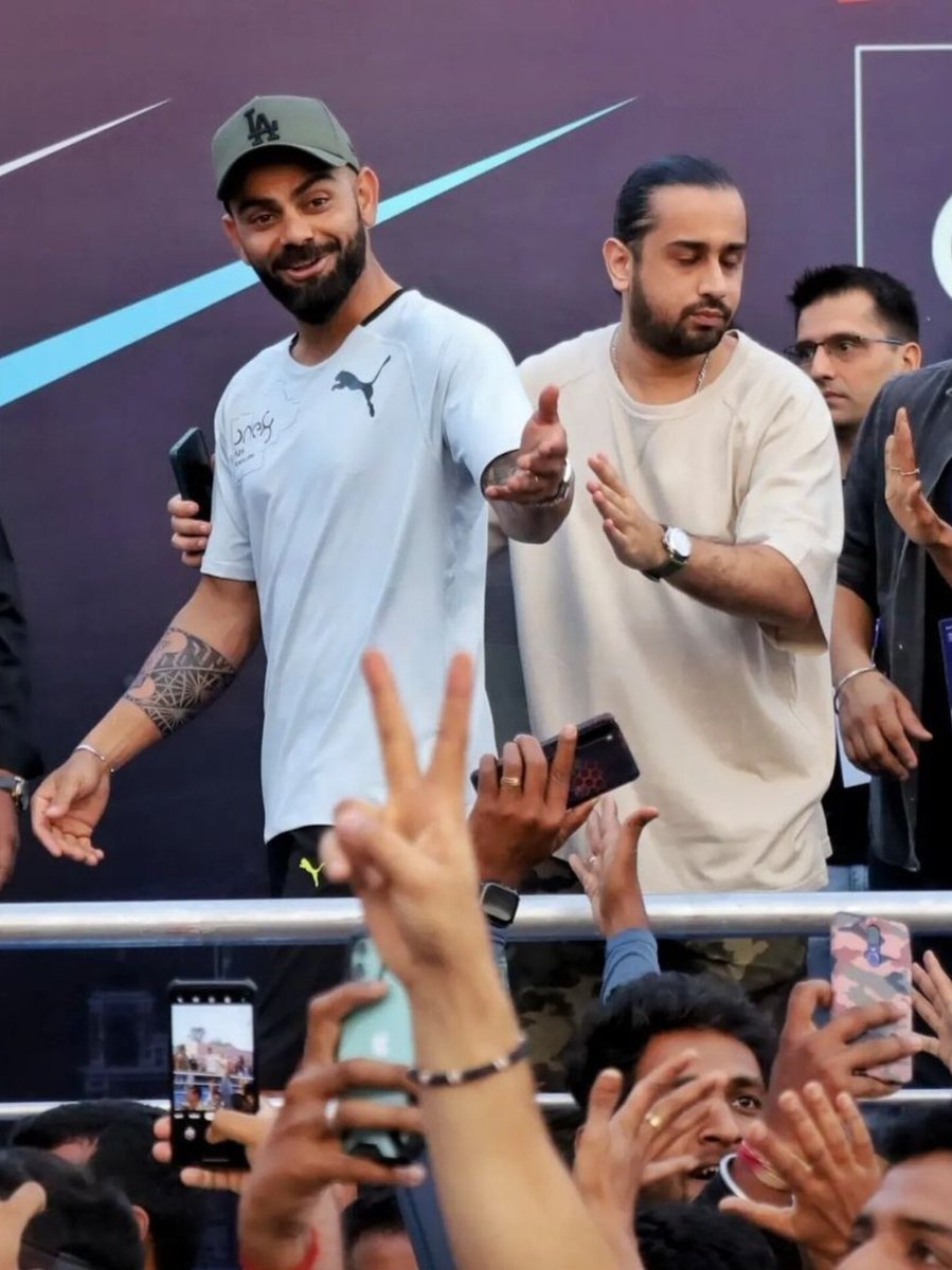 KohliSensation's tweet photo. Virat Kohli During The First Edition Of NEB #One8 Run In Bengaluru Yesterday.🤍

(1/2)

#ViratKohli #One8Run https://t.co/tmdvUihAUR