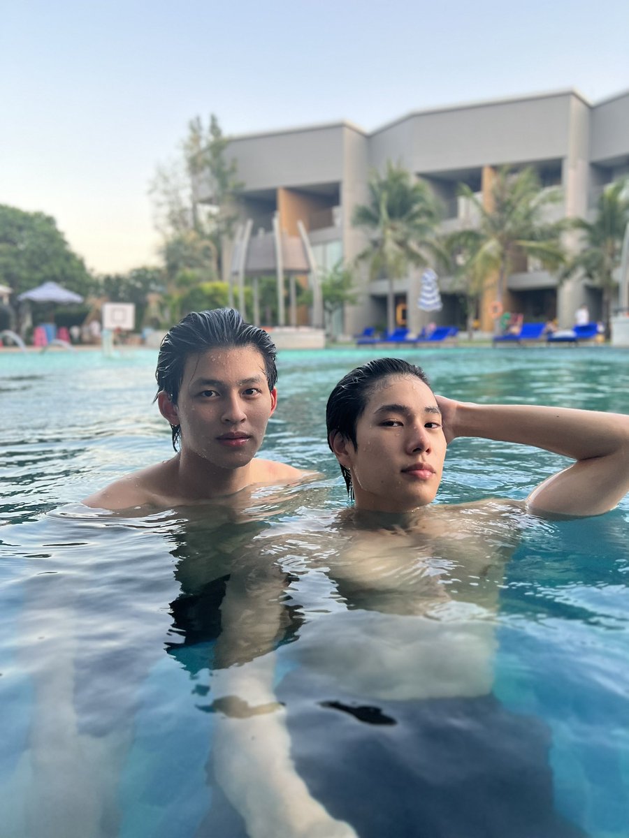 JojoTichakorn's tweet photo. คืนนี้เปลี่ยนหน้าที่จาก ผกก มาเป็น ดีเจ ให้นายปาล์มกับหนึ่งเดียวครับ #GmmTvOuting2023 https://t.co/nwQzAQEdun