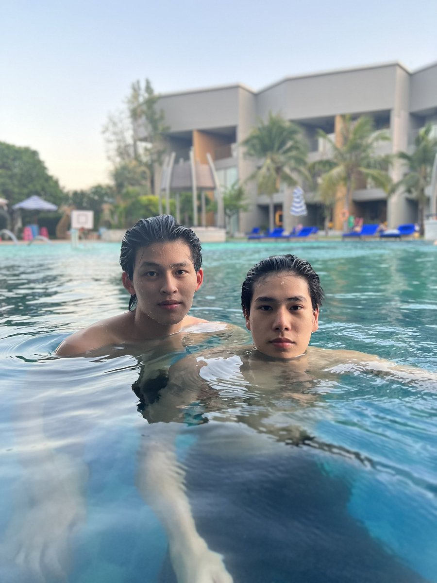 JojoTichakorn's tweet photo. คืนนี้เปลี่ยนหน้าที่จาก ผกก มาเป็น ดีเจ ให้นายปาล์มกับหนึ่งเดียวครับ #GmmTvOuting2023 https://t.co/nwQzAQEdun