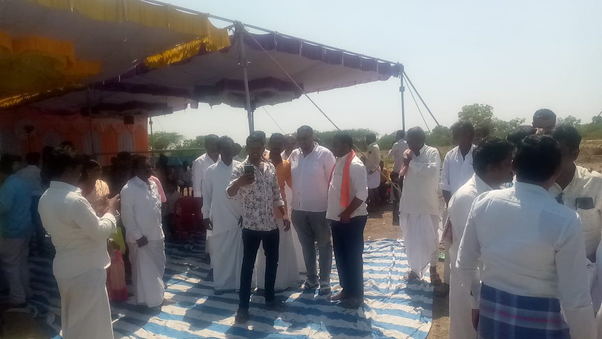 prasannapatilpp's tweet photo. *ಉಪಲದೊಡ್ಡಿ. ರಂಗಾಪುರ. ಹುಲ್ಲೂರು ಮಸ್ಕಿ ಕೋಳಬಾಳ ಪರಾಪುರ ಗ್ರಾಮಗಳಲ್ಲಿ ಮದುವೆ ಸಮಾರಂಭದಲ್ಲಿ ಭಾಗವಹಿಸಿ ನೂತನ ವಧು ವರರಿಗೆ ಶುಭ ಹಾರೈಸಲಾಯಿತ್ತು ಈ ಸಂದರ್ಭದಲ್ಲಿ ಊರಿನ ಗುರುಹಿರಿಯರು ಪ್ರಮುಖ ಮುಖಂಡರು ಯುವ ಮಿತ್ರರು ಆತ್ಮೀಯರು ಭಾಗವಹಿಸಿದ್ದರು.....* #prathapgoudapatil #prasannapatil https://t.co/kUoBpiNo4t