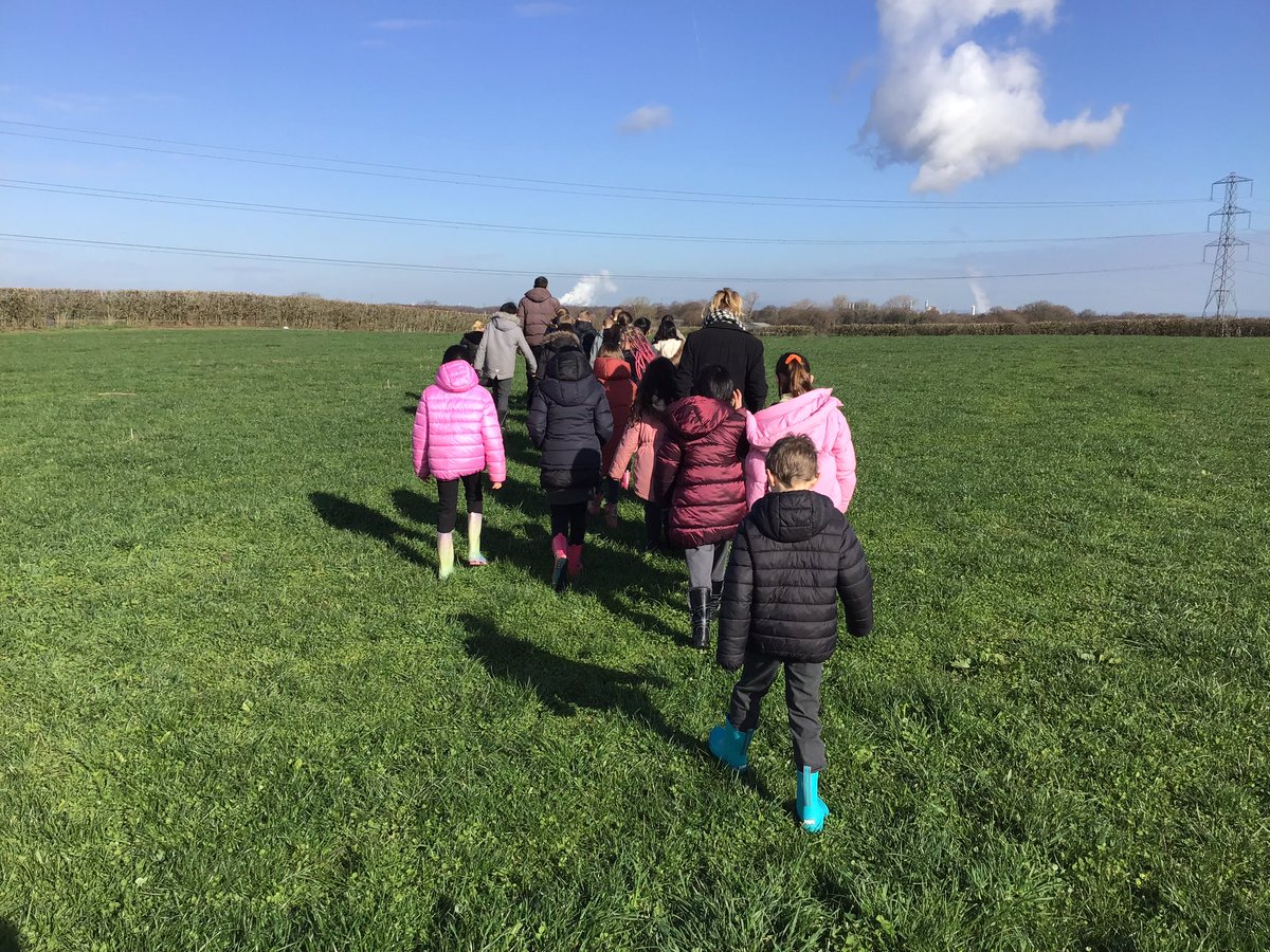 BroomwoodSchool's tweet photo. @redhousefarm Year 4 absolutely loved their visit to Red House Farm this morning, meeting the pigs and lambs and learning all about the wonderful organic farm. https://t.co/3dVoVc7BBZ