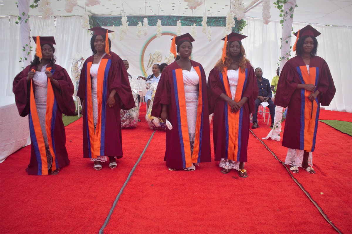 vtfprogramme's tweet photo. Cakewalk Expert Institute  in Collaboration with VTF Programme had a graduation ceremony with 5 graduates who have completed training in cakes, sugar craft and event decoration. The graduates and apprentices also received training in Enterprise Creation and Management Skills. https://t.co/7PA4ltqQnS