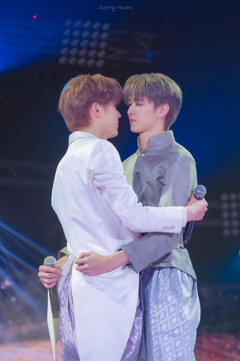 Priaw33's tweet photo. ��อบคุณที่ฟ้าให้เราเจอกัน
ขอบคุณที่เธอไม่เคยปล่อยฉันไว้เพียงลำพัง ในโลกที่มันช่างโหดร้าย   ^^ 🐼🐺 @nichameen8 @PKrittanun #Meennicha8 #PingKrittanun #MEENPING1stFANMEETING #Area86 https://t.co/4ybmi8xYgE
