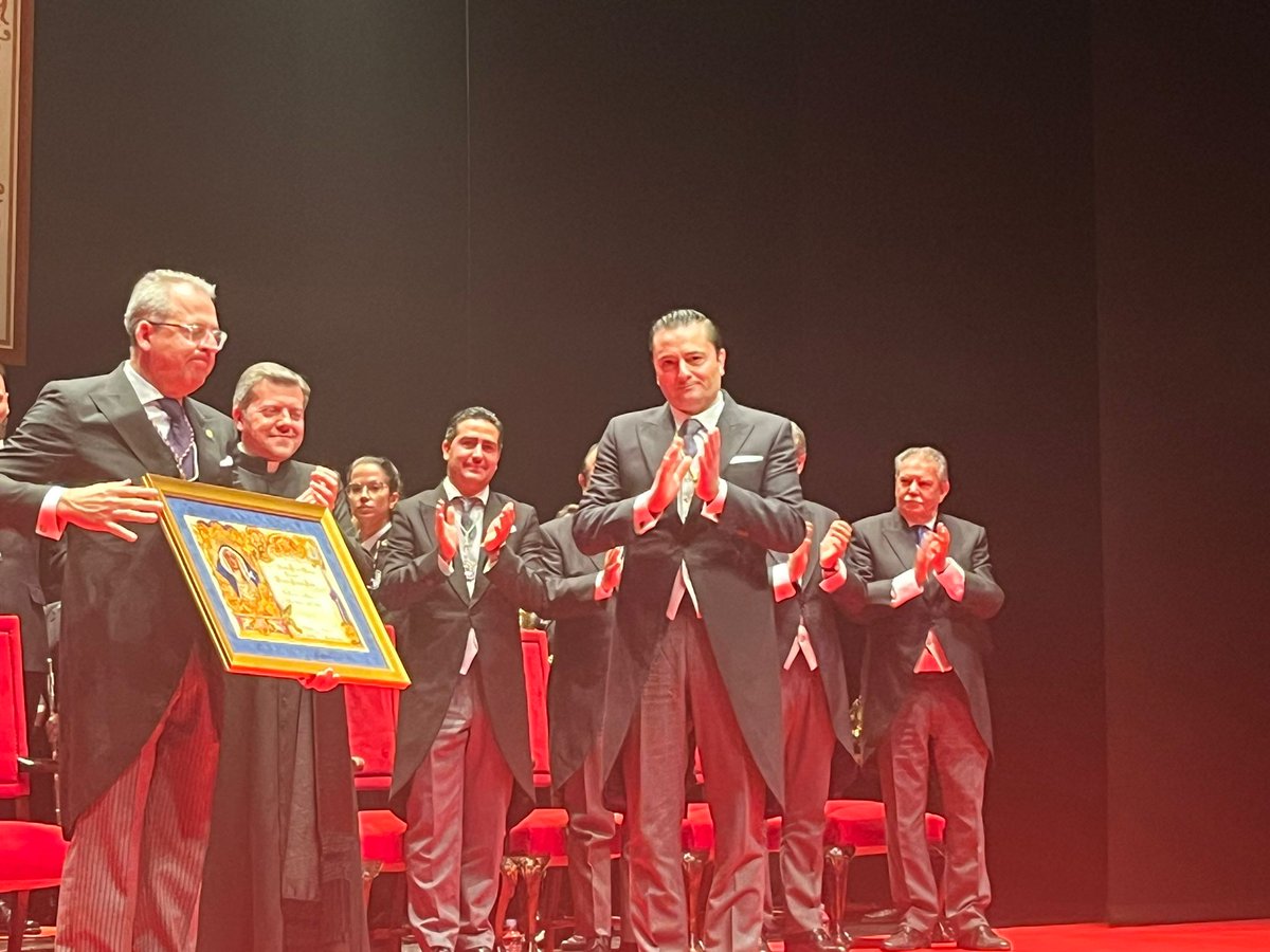 Vox_2Hermanas's tweet photo. Asistimos al Pregón de la Semana Santa 2023 celebrado en el Teatro Municipal Juan Rodríguez Romero.

Felicitamos al pregonero José Miguel García y a todos los que hacen posible que vivamos estos momentos en estas fechas tan significativas.

¡Siempre con lo nuestro!
#CuidaLoTuyo https://t.co/UCxXArw0Zs