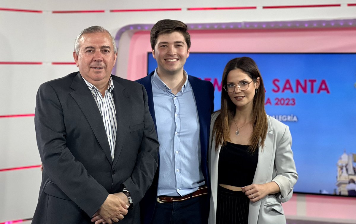 🗣 <a href="/BonoBorrero/">Curro Bono</a>, <a href="/MenaAMaria/">María Mena Ávalos</a> y <a href="/EstebanRomeraTv/">Esteban Romera</a> serán los tres presentadores principales de la Semana Santa de 2023 en <a href="/101TVSevilla/">101TV Sevilla</a>.

✅️ Vive desde el Viernes de Dolores al Domingo de Resurrección... ¡Un canto a la alegría!