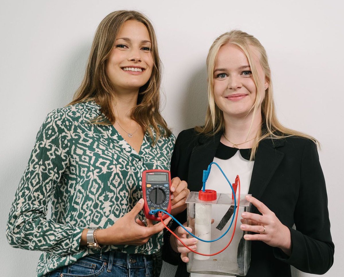 SPRIND's tweet photo. NEU im @SPRIND 🎧 #Podcast: Was ist eine Redox-Flow-Batterie? Wie kann sie die Kosten für die Speicherung von Energie radikal senken? @thomasramge spricht mit Mariella Benkenstein und Marit Kock, Gründerinnen des Batterie-Start-ups Vis-Ions. https://t.co/Age24WB1ou https://t.co/bqzPOnMRE2