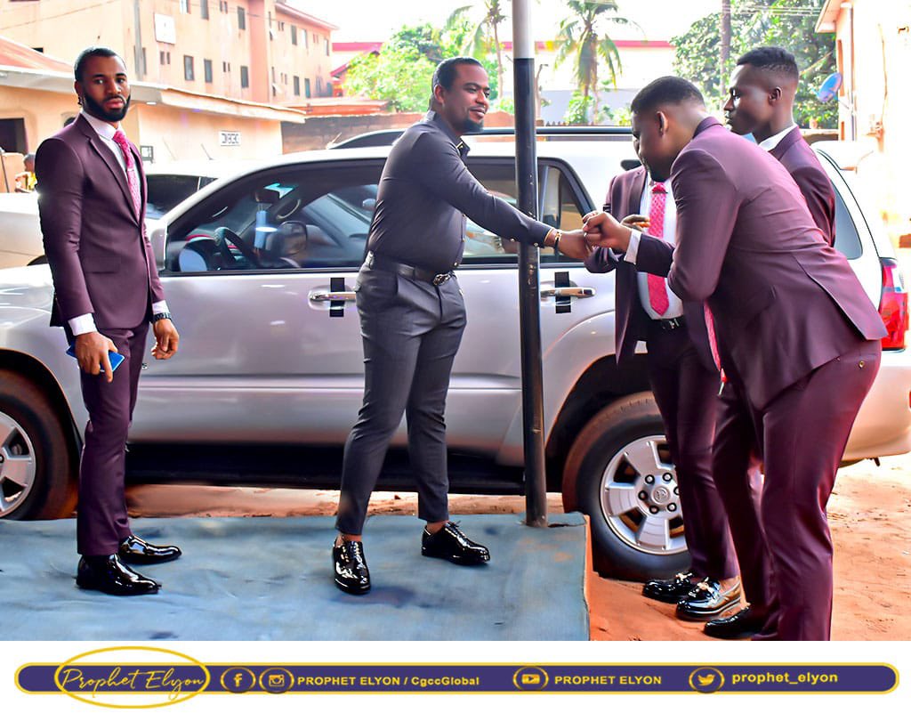prophet_elyon's tweet photo. THIS WEEK, I SEE GENERATIONAL CURSES BROKEN!!
I SEE YOU MAKING YOUR MILLIONS!!
I SEE THE GOODNESS OF GOD AND BREAKTHROUGHS ON EVERY SIDE !!!..
#ProphetElyon
#ElohimCgcc
#ThePropheticVoice
#ProphetOfTheWord
#GloriousRealm
#GloryOfHisFire https://t.co/2rRw9V9TYa