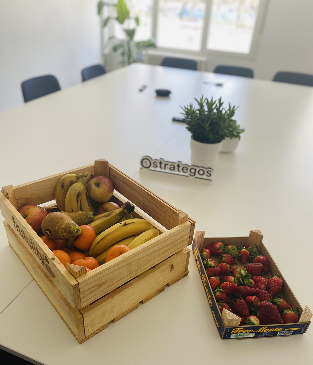 Estrategos (@estrategoses) on Twitter photo 🔝 Tirosina, dopamina, su dosis de necesaria glucosa, energía…
La fruta 🍎 que llega a <a href="/EstrategosES/">Estrategos</a> cada lunes nos ayuda a mantener las mentes frescas y productivas para la tarea. Comer fruta mejora el rendimiento y nos mantiene saludables! ☺️ 🔝 Tirosina, dopamina, su dosis de necesaria glucosa, energía…
La fruta 🍎 que llega a <a href="/EstrategosES/">Estrategos</a> cada lunes nos ayuda a mantener las mentes frescas y productivas para la tarea. Comer fruta mejora el rendimiento y nos mantiene saludables! ☺️