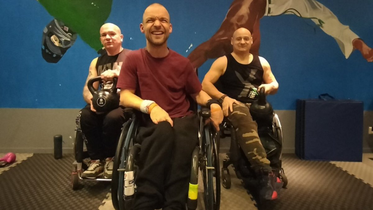 FundacjaAvalon's tweet photo. 🛋 Koniec wymówek, koniec weekenowego lenistwa!
💪 Poniedziałek=Crosstrening z Avalon Extreme
Chłopaki już nie mogą się doczekać.
💚 Widzimy się o 20:30 na Domaniewskiej 50A.
fot. Arkadiusz Pilch
#WystarczyZacząć
#AvalonExtreme
#niepelnosprawni
#OzN https://t.co/vo35q6VvHG