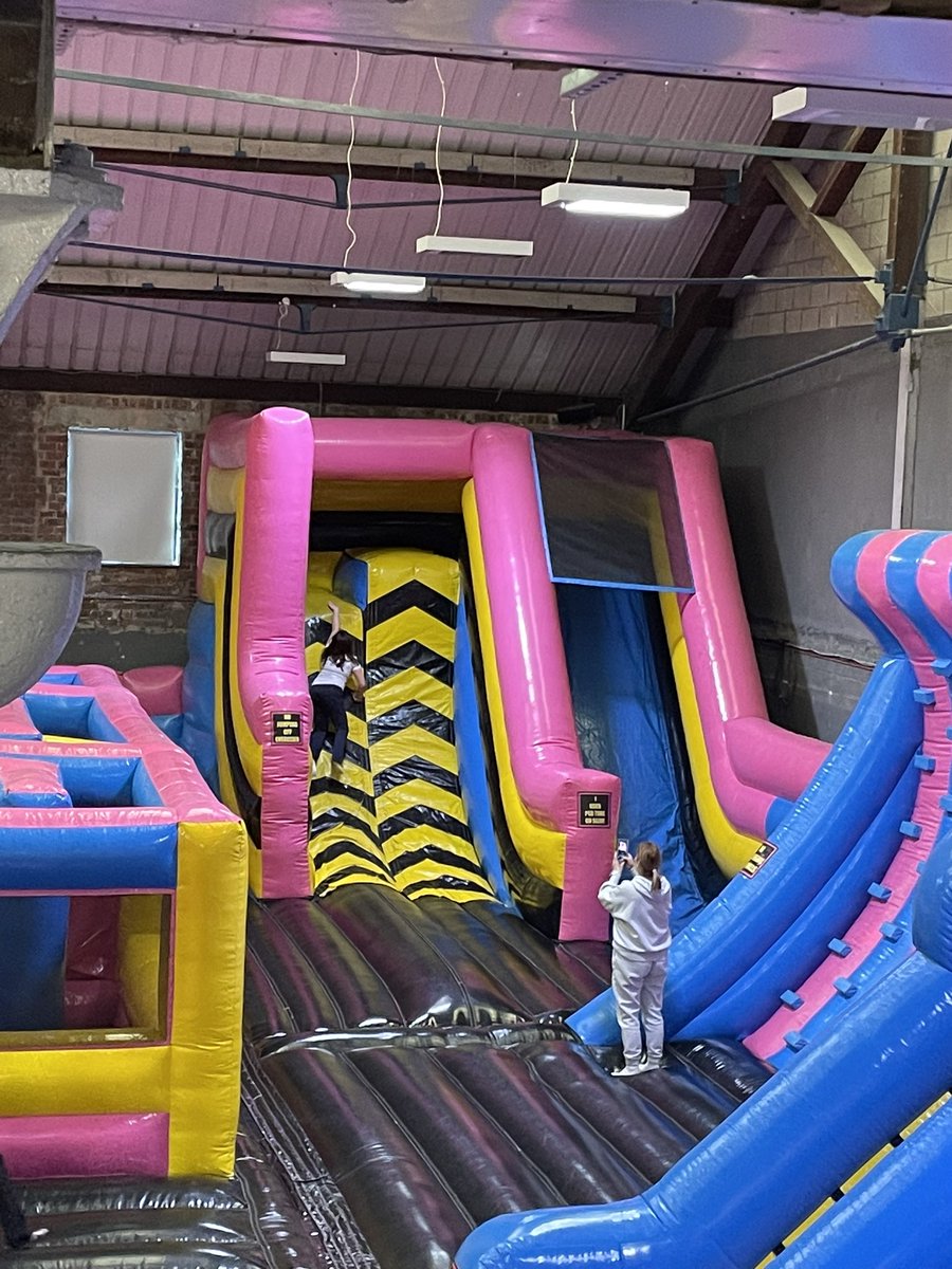 year56kcroxteth's tweet photo. Enjoying Bounce House! https://t.co/rv9cByCqMO