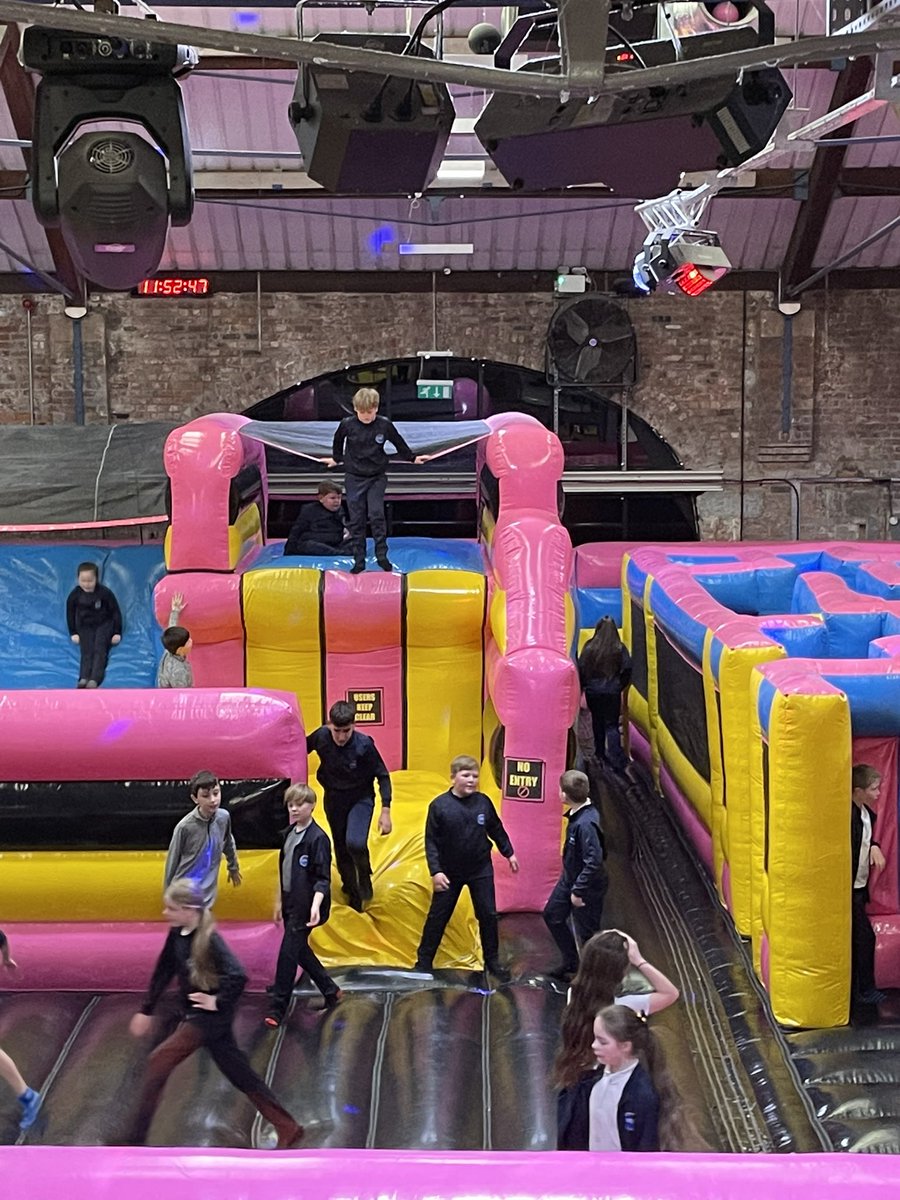 year56kcroxteth's tweet photo. Enjoying Bounce House! https://t.co/rv9cByCqMO
