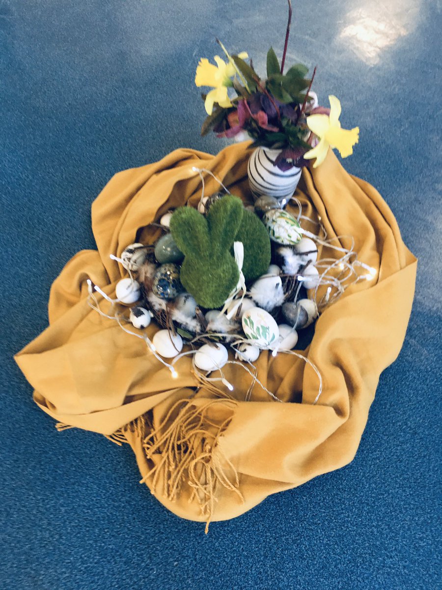 Circledancer22's tweet photo. Lovely sunny but cold day to Circle dance in Forth #daffodils #fun #friendship #dance. #wellbeing #joy #easter https://t.co/x4Te5LCMSJ