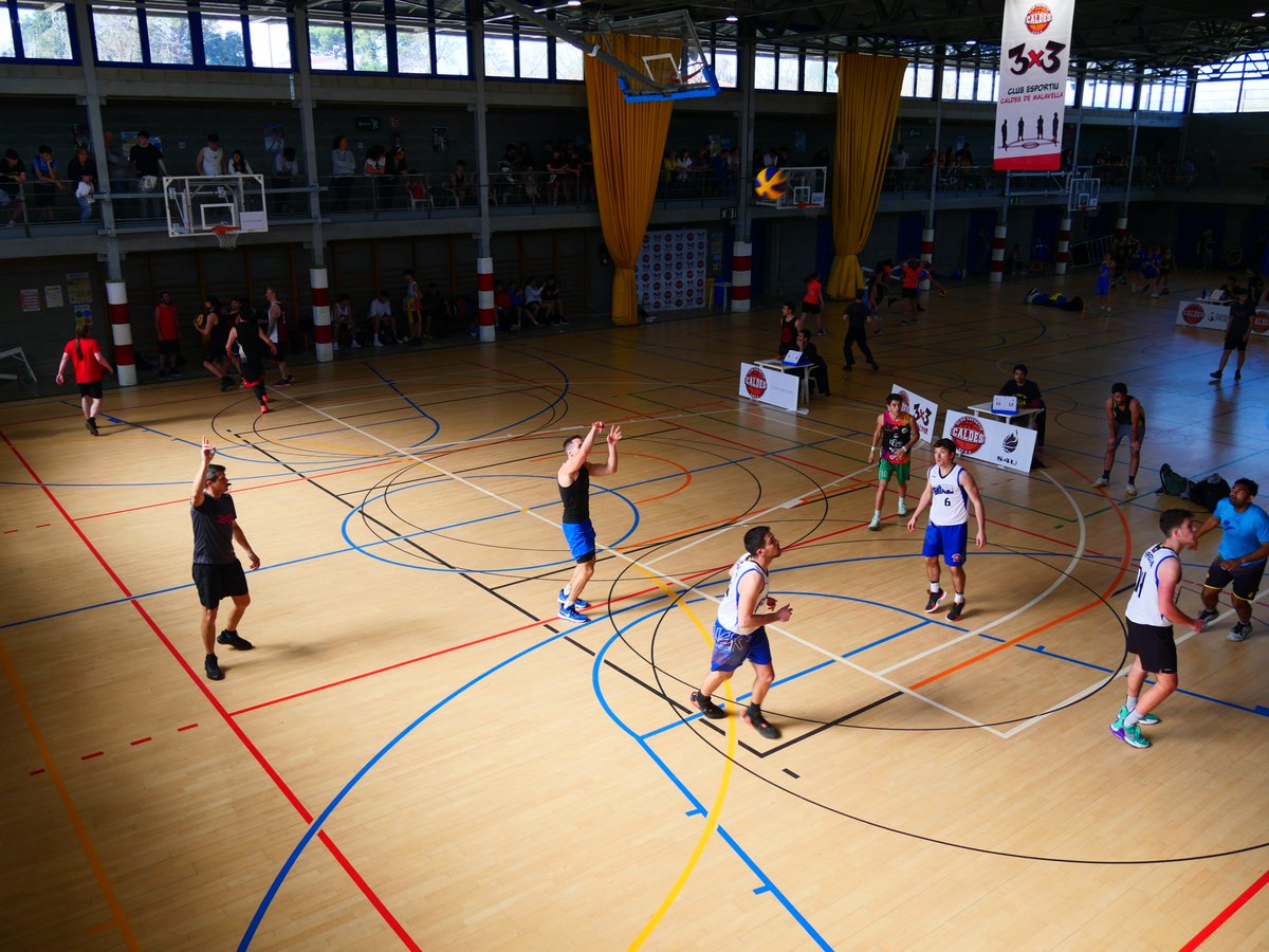 AjCMalavella's tweet photo. 🏀Èxit de la 15a edició del 3x3 
👉Ahir #CaldesdeMalavella es va convertir en la seu del bàsquet català amb 16+1 pistes de joc,  7 categories, 150 equips, més de 600 jugadors/es i 280 partits
👏Gràcies a totes les persones que ho feu possible i @cecaldes
https://t.co/ZzJUAgBBYE https://t.co/t9l2BONFn9