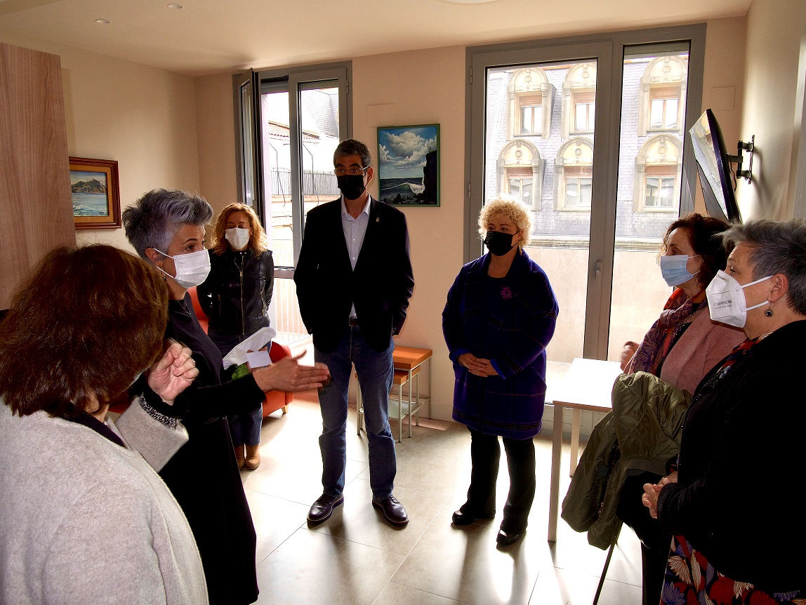 🏠 Gaur inauguratu ditugu @FZORROAGAren apartamentu eta eguneko zentro berriak
👵🏼👴🏼 Eskerrik asko lehenengo erabiltzaileen etxe berria bisitatzen lagundu diguzuen pertsona eta erakunde guztiei.

<a href="/EnekoGoia/">Eneko Goia Laso</a>
<a href="/maitepenalopez/">Maite Peña</a>