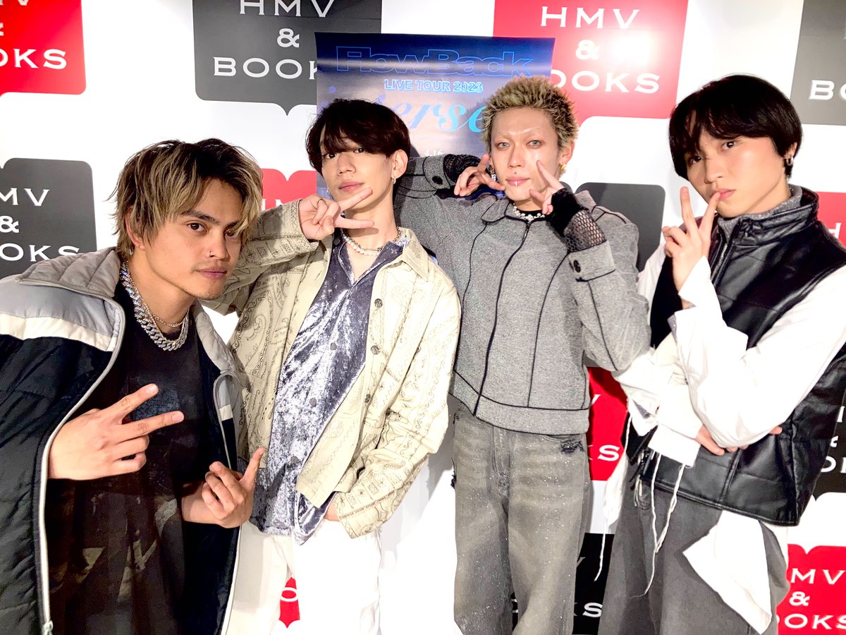 HmvBooksShibuya's tweet photo. 【#FlowBack】
本日はスペシャルイベントにご参加いただきありがとうございました💿✨
イベント終了後にブックカバーにサインを頂きました‼️
こちらを抽選で1名様にフォロー＆RTでプレゼント🎁
締切は4/3、店舗受取り限定、当選はDMにて✉ https://t.co/5jEk1cOxBA