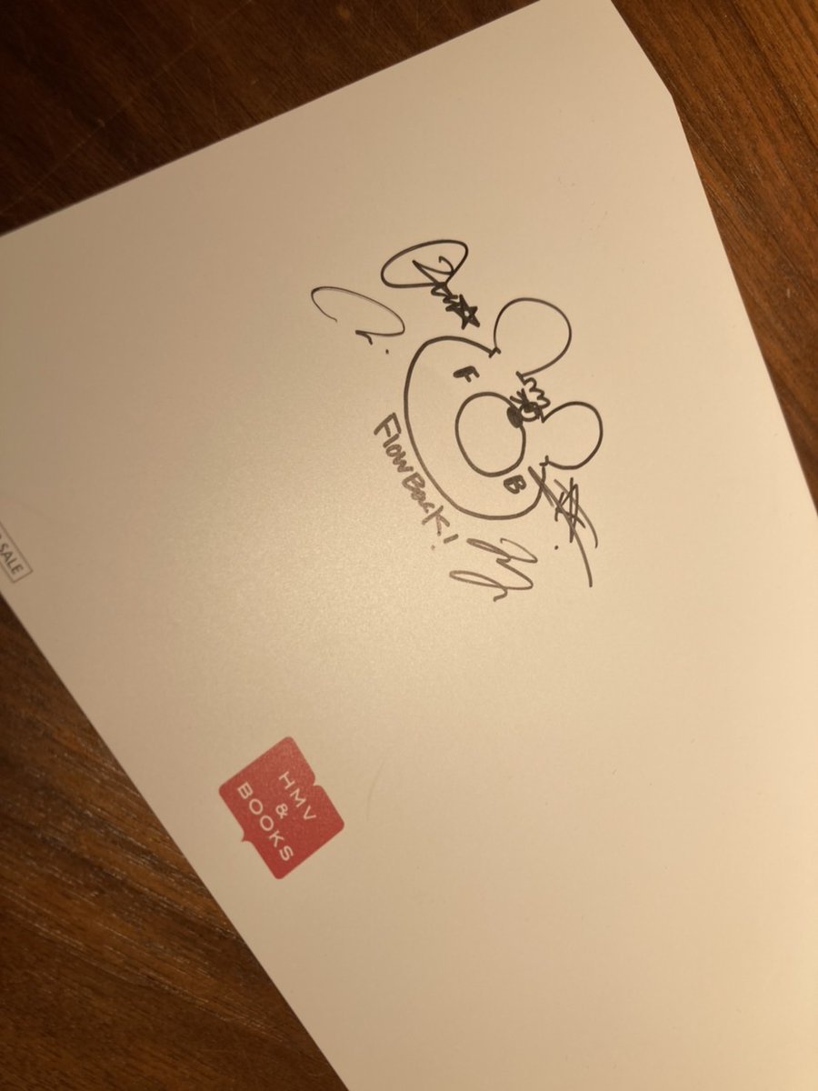 HmvBooksShibuya's tweet photo. 【#FlowBack】
本日はスペシャルイベントにご参加いただきありがとうございました💿✨
イベント終了後にブックカバーにサインを頂きました‼️
こちらを抽選で1名様にフォロー＆RTでプレゼント🎁
締切は4/3、店舗受取り限定、当選はDMにて✉ https://t.co/5jEk1cOxBA