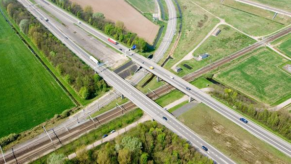 RaadvanState's tweet photo. Afdeling bestuursrechtspraak doet op woensdag 5 april uitspraak over de vraag of het aanhouden van 25 km bij het berekenen van stikstofneerslag op natuurgebieden toelaatbaar is. Het gaat om een uitspraak in de zaak ViA15. Uitspraak en persbericht staan om 10.15 uur online. https://t.co/zbPWVVlqSJ