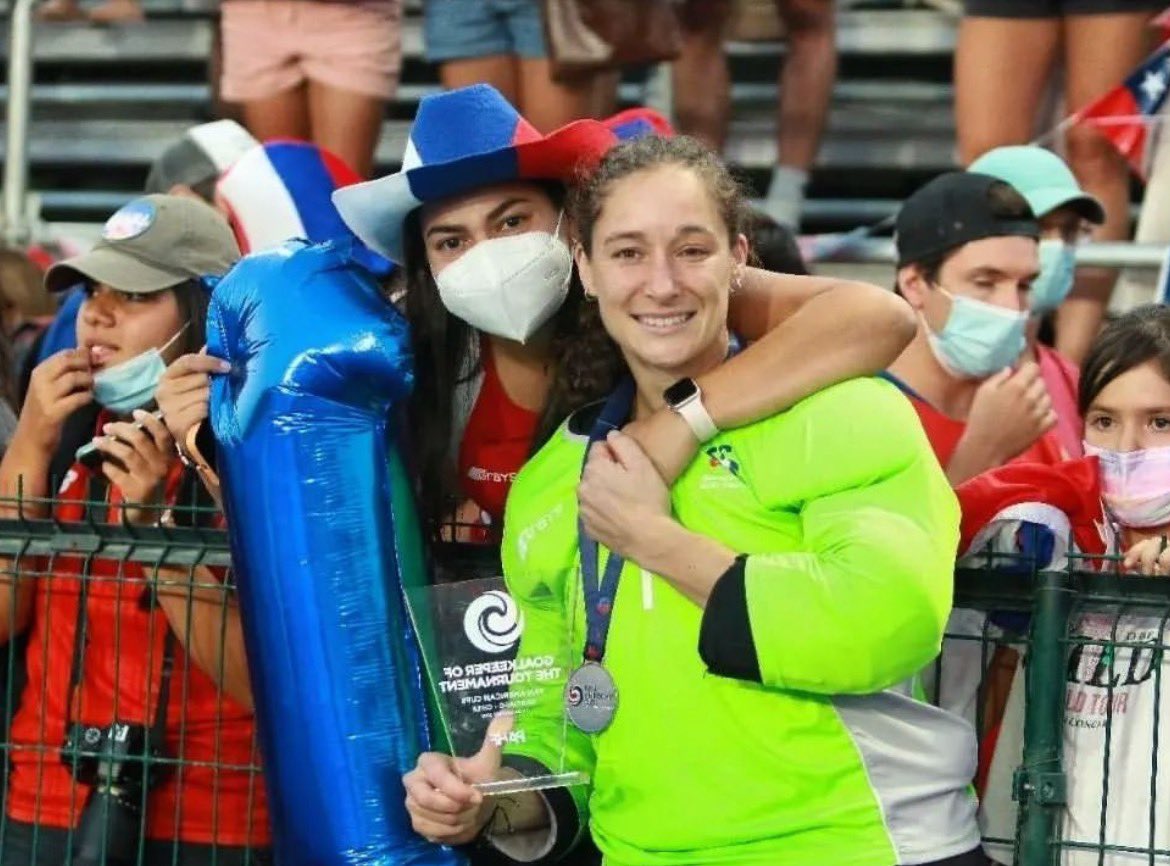 ❤️ ASÍ TE RECORDAREMOS, CLAU ❤️

Lamentamos el sensible fallecimiento de Claudia Schüler, arquera mundialista y multimedallista con el Team Chile de Hockey Césped.

Nuestro más sentido pésame para su familia y sus compañeras “Diablas”.

Su ejemplo vivirá x siempre entre nosotros.