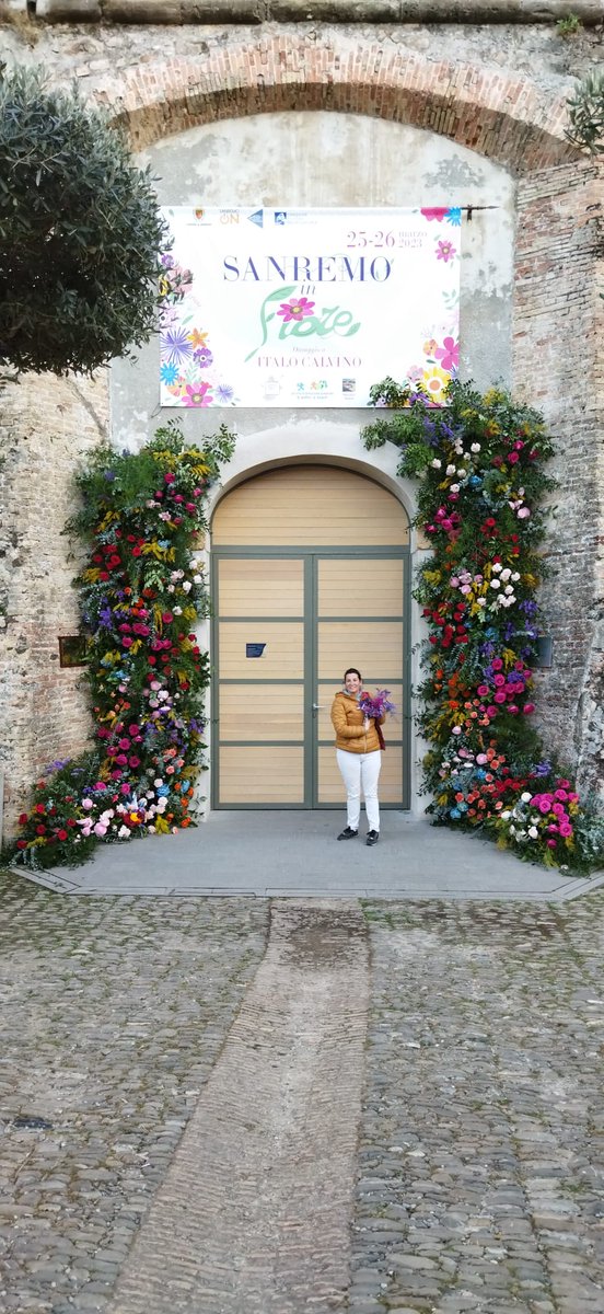 Nuestras compañeras, Bibiana Y Nuria han iniciado formación el CREA centro di ricerca orticoltura e florovivaismo en Sanremo, gracias a una beca Erasmus.
Donde además tenemos a cuatro alumnas haciendo la Formación En Centros de Trabajo.
Muchisimas gracias @crearicerca