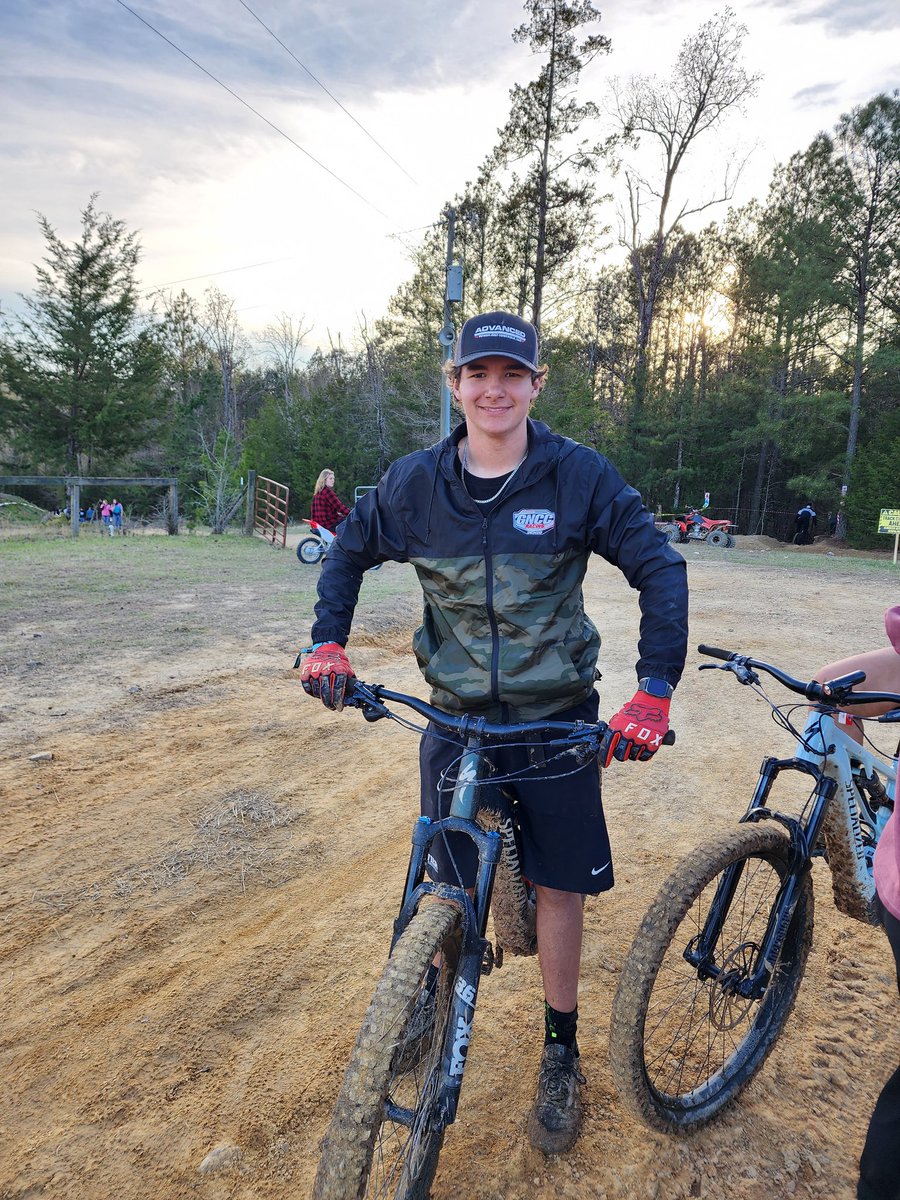 PORTERBRETON775's tweet photo. Porter Breton Racing #775
GNCC Nationals, Washington, Georgia! The General 6th Place "SchoolBoy" Class 97th out of 264riders
Amazing 10 days on the road! GNCC @ Hog Waller Palatka, Florida Daytona SuperCross up to Georgia Durhamtown Off Road Park&amp;GNCC @ Aonia Pass Motocross Park https://t.co/NHTddk8aMY