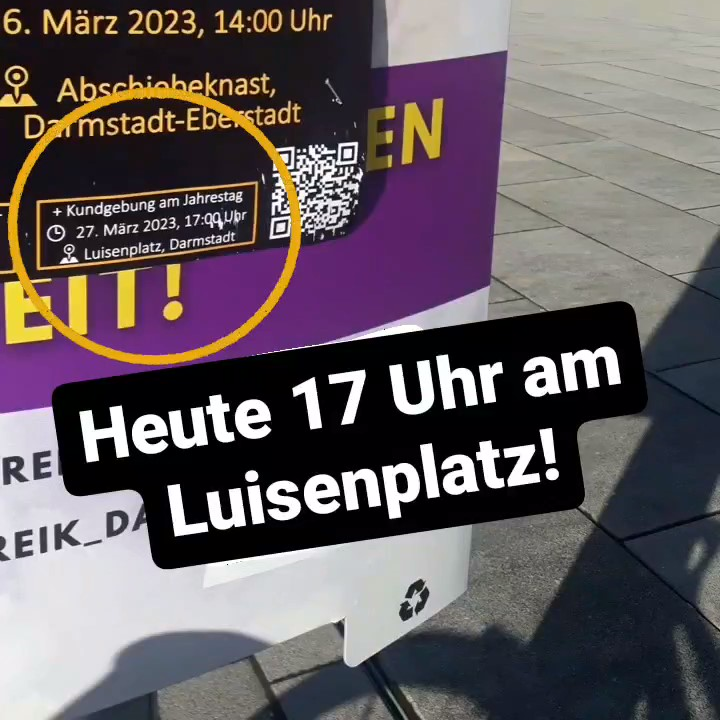 Ausschnitt eine Plakats:<br>+ Kundgebung am Jahrestag<br>27. März, 17:00 Uhr<br>Luisenplatz Darmstadt<br><br>darunter<br>HEUTE 17 UHR am<br>LUISENPLATZ!