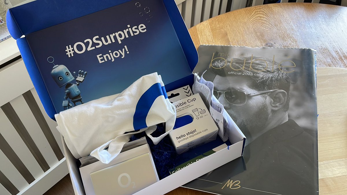 vickitheflorist's tweet photo. #O2Surprise well thank you very much! After arriving slightly early for @MichaelBuble gig, O2 sent me a calendar to ensure I know what the date is! 😆 thank you. https://t.co/lPBFJyMZH7
