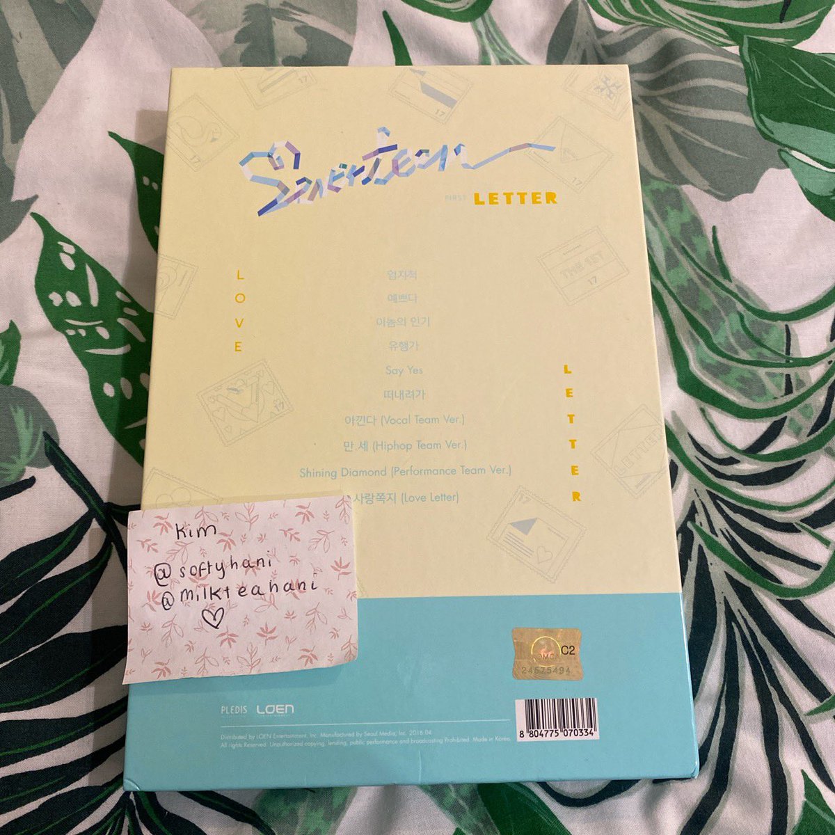 softyhani's tweet photo. wts/selling !!!! seventeen love letter album  !!!! 
first letter version
- includes sticker, for extra you can have the bookmark pc
- new condition 
- colour fading on side as it’s been left on my shelf

#svt #kpop #jeonghan #seventeen https://t.co/lReKY0lkQh
