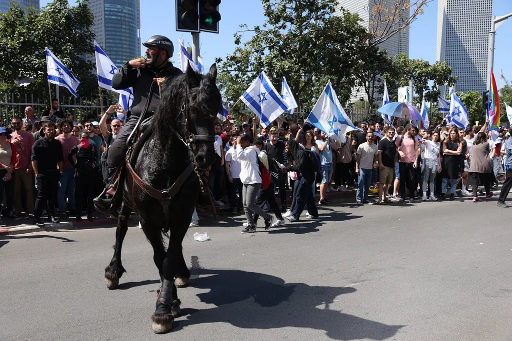 Leo Corry tweet media