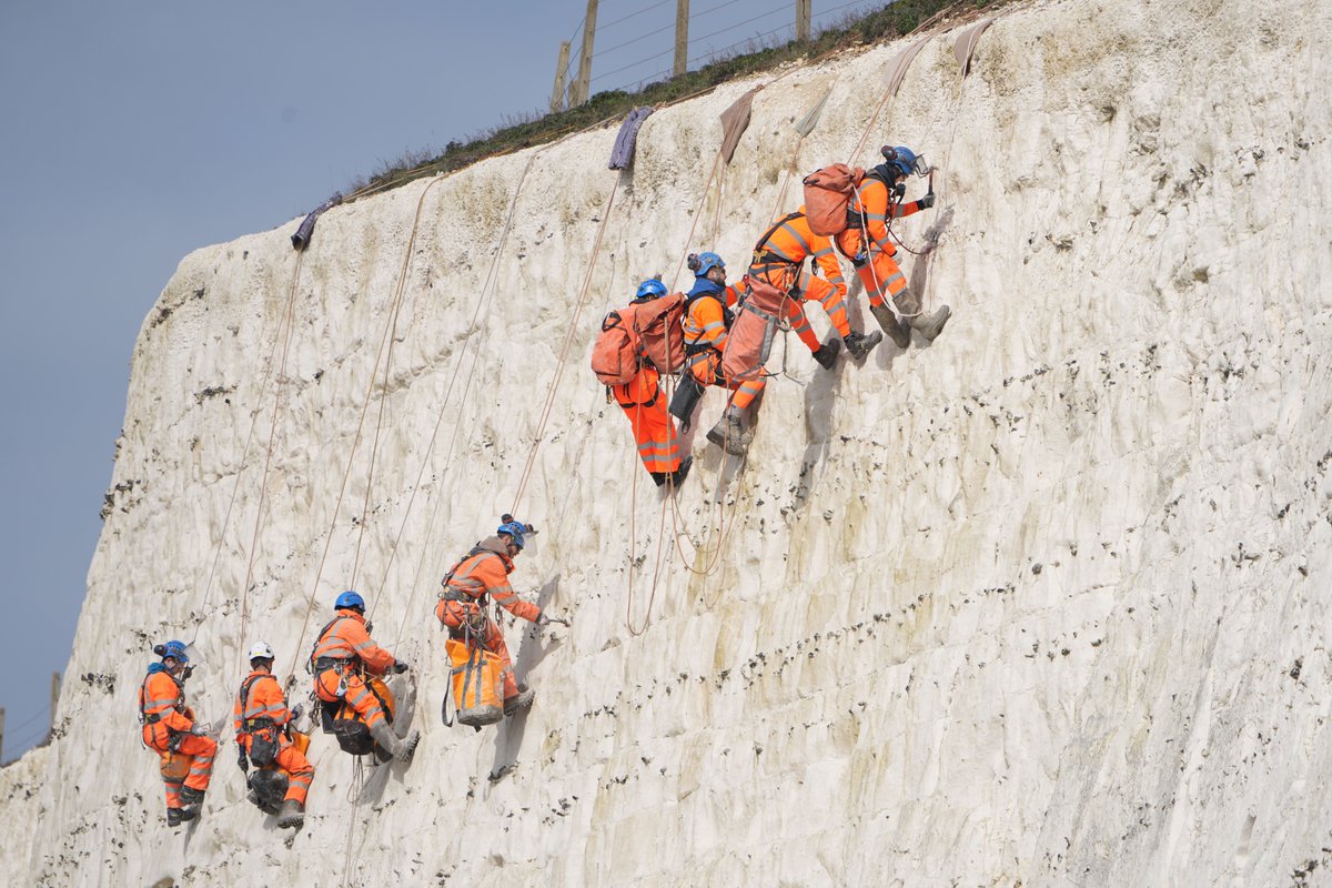 brightonsnapper's tweet photo. Saltdean chalk face work #brighton #saltdean https://t.co/321KUB83Tn