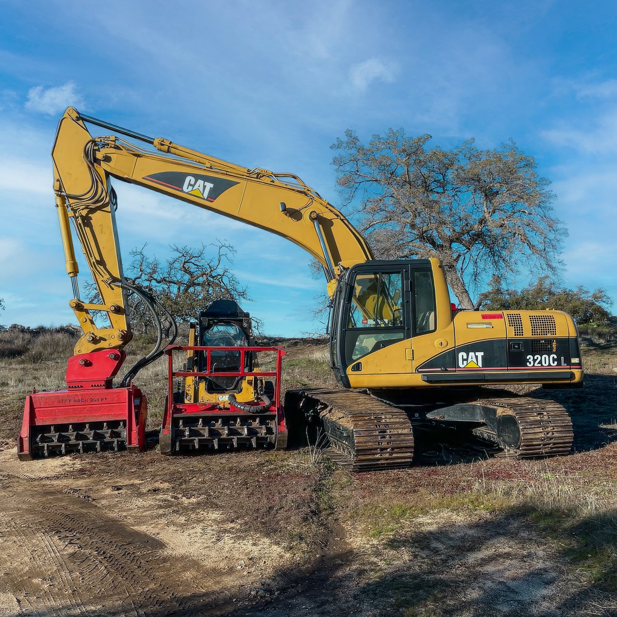 Feconllc's tweet photo. Just because it's on an excavator doesn't mean it has to be small... #twinning
📸: @bardbarlandworks
#fecon #builtforlife #landclearing #mulching #forestrymulching #heavyequipmentnation #bigmachines #caterpillar #cat299D #cat320 #calfire #forestservice https://t.co/FQxWbQ1Hw2