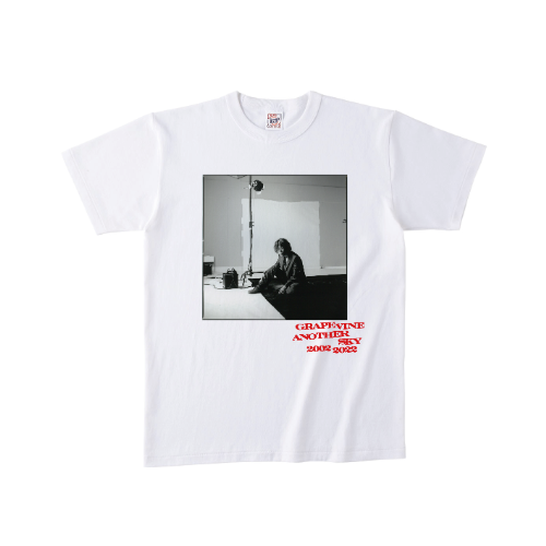 news_grapevine's tweet photo. ⚡NEW IN ⚡
スペシャストアでin a lifetimeグッズの販売スタート
👉https://t.co/1XDyTl2MIc
MARY LONG SLEEVE T-SHIRT
ドリフト160(鯢)
レジャーシート
PHOTO T
マダカレークッテナイデショー(カレーパウダー)
#GRAPEVINE #inalifetime https://t.co/zcw9xuIiNI