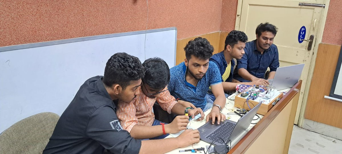 CSIR_CMERI's tweet photo. Industry-oriented #training of 2 weeks on #Internet of Things was imparted from 13th-27th March, 2023 to the students of UIT, Burdwan. Teams learnt &amp; implemented real-life mini projects on IoT as a part of the course. https://t.co/0EKFlCEJe2