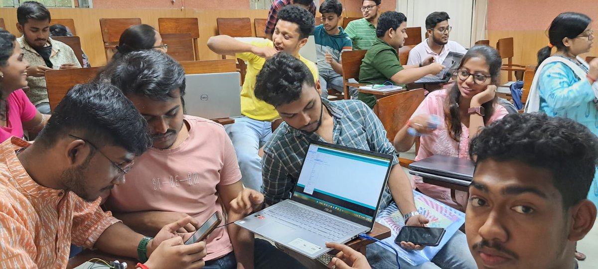 CSIR_CMERI's tweet photo. Industry-oriented #training of 2 weeks on #Internet of Things was imparted from 13th-27th March, 2023 to the students of UIT, Burdwan. Teams learnt &amp; implemented real-life mini projects on IoT as a part of the course. https://t.co/0EKFlCEJe2