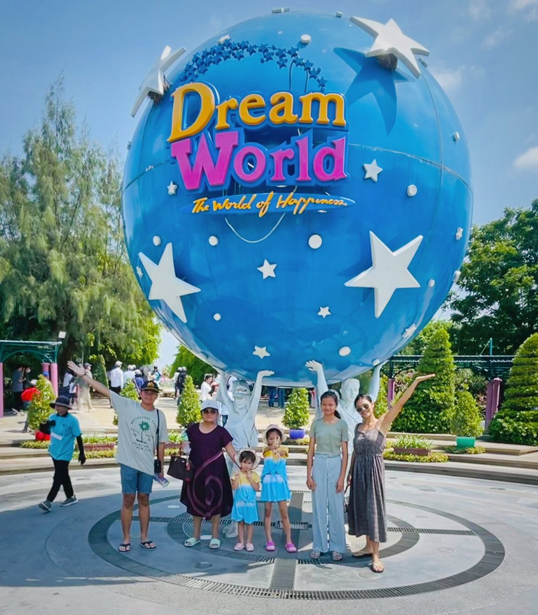 cd_note's tweet photo. Dream world😍
#dreamworld
#สวนสนุก https://t.co/MLhZGmW3m5